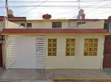 Casa de 3 habitaciones, Coacalco de Berriozábal · Venta de Casa en Estado de Mexico en Municipio San Francisco Coacalco Colonia Villa de Las Flores