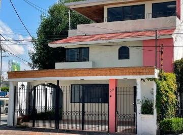 Casa de 4 habitaciones, Naucalpan de Juárez · Casa en Venta en Ciudad Satélite | Calle Cerrada con Vigilancia, 4 Recámaras y Jardín
