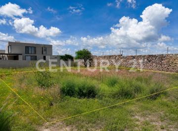 Terreno / Lote · 300m² · 4 Recámaras · 2 Estacionamientos · Casa en Preventa en Lomas del Campanario, Querétaro, Qro.