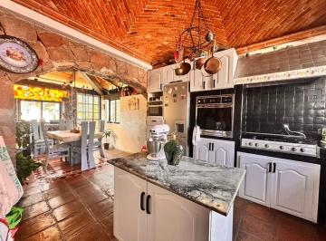 Casa de 4 habitaciones, Corregidora · Casa en Venta en Colinas del Bosque Queretaro