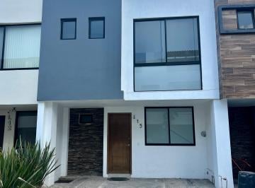 Casa en condominio de 3 habitaciones, Zapopan · Se Renta Casa en Coto, 3 Recámaras con Baño y Vestidor. Col. Jardines del Valle.