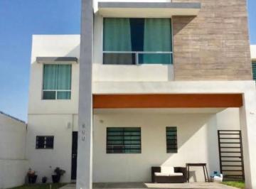 Casa de 3 habitaciones, Ramos Arizpe · Oportunidad! Casa Renta en Fraccionamiento Privado Ramos Arizpe
