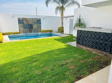 Casa · 312m² · 3 Recámaras · 2 Estacionamientos · Venta de Casa Fantastica Residencia con Alberca