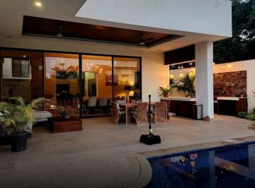 Casa · 500m² · 4 Recámaras · 3 Estacionamientos · Casa con 500 m² de Terreno y 4 Recámaras en Venta en Lagos del Sol