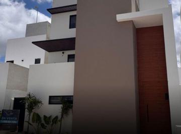 Casa · 334m² · 4 Recámaras · 2 Estacionamientos · Casa Nueva en Vía Cumbres 4 Recámaras con Alberca
