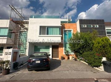 Casa de 4 habitaciones, Querétaro · Milenio 3 Vendo Casa en Privadas con Amenidades y Amplio Roof 4 Recamaras 5 Baños 2 Autso