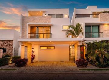 Casa · 160m² · 4 Recámaras · Casa en Venta en Aqua Residencial Cancún | 4 Recámaras | 3 Niveles | Equipada