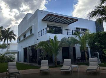 Casa · 943m² · 5 Recámaras · 6 Estacionamientos · Residencia de Lujo en Villa Magna | 943 m² y Alberca