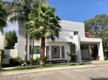 Casa · 495m² · 4 Recámaras · 2 Estacionamientos · Casa en Venta Sin Muebles en Residencial Villa Magna, Cancun Q. Roo