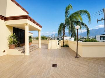Casa · 712m² · 3 Recámaras · 3 Estacionamientos · Casa en Venta en Fuentes del Valle