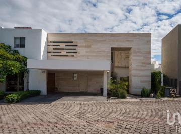 Casa · 443m² · 3 Recámaras · 2 Estacionamientos · Casa en Venta Balcones de Juriquilla Queretaro