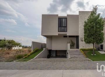 Casa · 359m² · 3 Recámaras · 4 Estacionamientos · Casa en Venta en La Espiga Residencial Queretaro