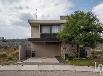 Casa · 360m² · 3 Recámaras · 2 Estacionamientos · Casa en Venta en La Espiga Queretaro