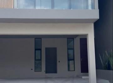 Casa · 315m² · 3 Recámaras · 2 Estacionamientos · Casa en Venta en Amorada 4to Sector