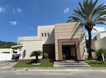 Casa · 607m² · 5 Recámaras · 8 Estacionamientos · Casa en Venta en Club de Golf La Herradura