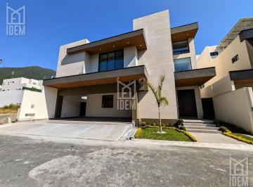 Casa · 380m² · 3 Recámaras · 2 Estacionamientos · 0736 - Casa en Venta en Mirador Residencial, Monterrey Nl.