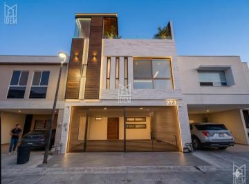 Casa · 270m² · 3 Recámaras · 2 Estacionamientos · 0111 - Preventa de Casa en La Encomienda.