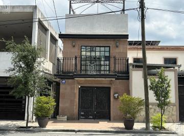 Casa · 208m² · 4 Recámaras · 1607 - Casa en Venta en El Centro de Escobedo Nl