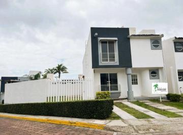 Casa en condominio de 3 habitaciones, Querétaro · Casa en Venta Remodelada y con Terreno Excedente en Cond. Palmares, en Queretaro Qro.