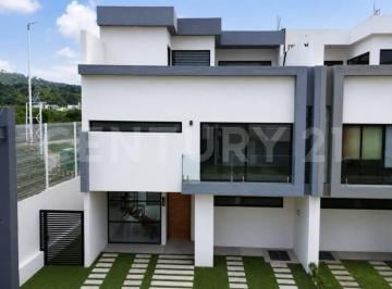 Casa en condominio · 213m² · 4 Recámaras · 2 Estacionamientos · Casa en Venta, Col, Bosque de La Primavera, Tlajomulco de Zuñiga, Jal