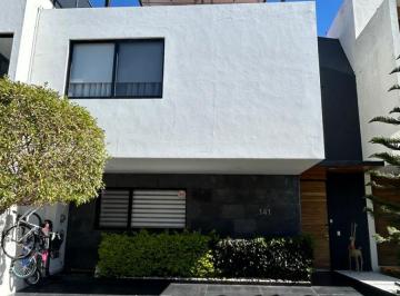 Casa de 3 habitaciones, Zapopan · Casa en Venta en Valle Imperial, Coto Imperio Sueco, Zapopan.