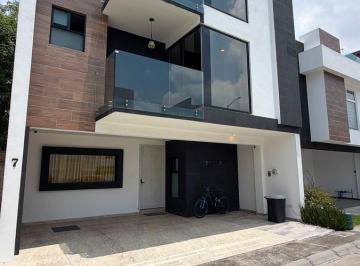 Casa · 232m² · 3 Recámaras · 2 Estacionamientos · Casa en Venta Recta a Cholula