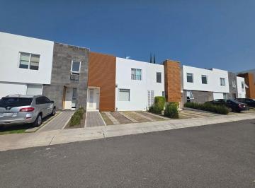 607aad8ac1a0330a1e42c9046045343ac83ae83547425703f3640b620b66c446 · Casa en Renta en Juriquilla Santa Fe | Amueblada | 3 Recámaras