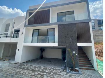 Casa · 351m² · 3 Recámaras · 2 Estacionamientos · Venta de Casa en Lomas de Angelopolis