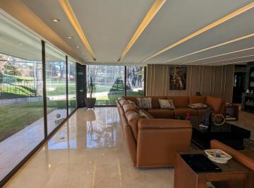Casa · 1715m² · 4 Recámaras · 10 Estacionamientos · Venta de Residencia en San Carlos Club de Golf Metepec