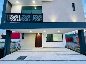 Casa · 288m² · 3 Recámaras · 3 Estacionamientos · Casa en Venta en Metepec Cerca de Av Lerma