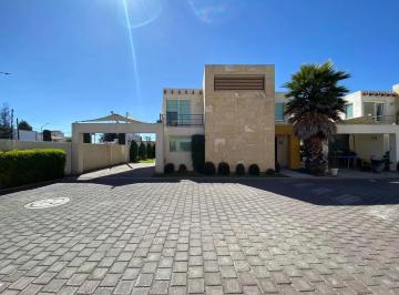 Casa · 269m² · 3 Recámaras · 3 Estacionamientos · Venta de Casa en Metepec, Cerca de La Estacion del Tren