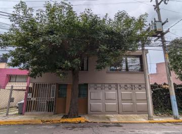 Edificio · 376m² · 2 Recámaras · 2 Estacionamientos · Venta de Edificio con Departamentos en Metepec