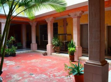 Casa · 527m² · 4 Recámaras · 3 Estacionamientos · Casa en Venta en Zamora Centro, Michoacán.