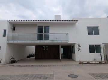 Casa · 563m² · 5 Recámaras · 3 Estacionamientos · Residencia Nueva en Venta en Metepec