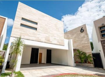 Casa · 465m² · 5 Recámaras · 2 Estacionamientos · Residencia de Lujo en Bosques de Bambú | 5 Recámaras | 465 m² | Paneles Solares
