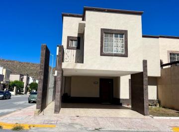 Casa de 3 habitaciones, Ramos Arizpe · Casa Amueblada en Renta en Quinta Manantiales