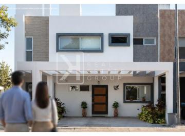 Casa de 3 habitaciones, Benito Juárez · Casa en Venta en Arbolada Cancún | Frente Al Parque, Paneles Solares y Precio de Oportunidad