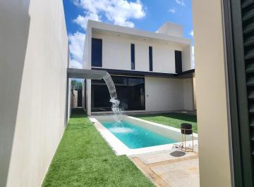 Casa · 360m² · 3 Recámaras · Casa en Venta en Mérida, Dzityá. Recámara Planta Baja Independiente.