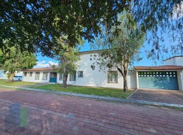 1e54a0e09cbf0d5274769d966813bf175746135a04650a5204939c8bdb7022ef · Venta Jurica Campestre | Casa de 1 Planta, con Departamento Independiente