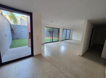 Casa · 250m² · 3 Recámaras · 3 Estacionamientos · Se Renta Casa en Residencial del Parque