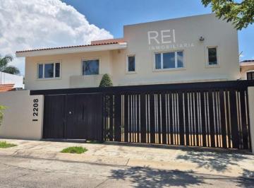 Casa · 502m² · 4 Recámaras · 3 Estacionamientos · Casa en Venta Bugambilias Primera Sección, Zapopan Jalisco
