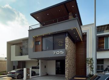 Casa en condominio · 310m² · 4 Recámaras · 2 Estacionamientos · Casa en Renta Condominio en Loretta Residencial