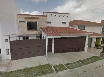 Casa de 4 habitaciones, Xalapa · Venta de Casa en Fraccionamiento Residencial Las Cumbres, Xalapa, Veracruz.