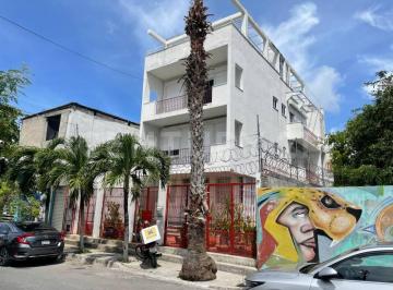 Casa · 343m² · 5 Recámaras · Se Vende Casa de 3 Niveles + Roof Top con Vista Al Mar en Av 10 con Calle 110