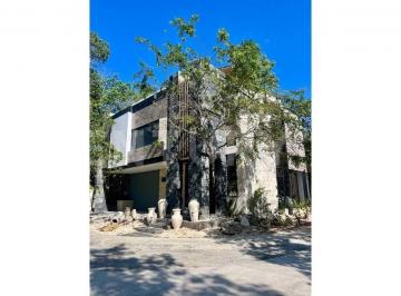 Casa · 550m² · 4 Recámaras · 2 Estacionamientos · Residencia de Lujo en Mayakoba | 4 Recámaras | Alberca Privada