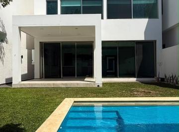 Casa · 285m² · 3 Recámaras · 2 Estacionamientos · Casa en Venta en Cumbres Cancun Super Precio