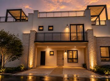 Casa de 3 habitaciones, Querétaro · Casa en Venta en Jurica, Hermosa Residencia con Gran Ubicación!