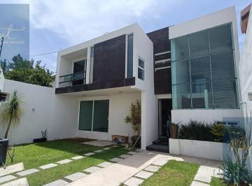 Casa · 208m² · 3 Recámaras · 2 Estacionamientos · Casa en Venta - La Trinidad Tepehitec, Tlaxcala.