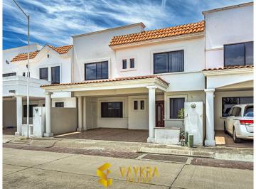 Casa de 3 habitaciones, Irapuato · Renta de Casa Amueblada | Zona Plaza Cibeles | Irapuato