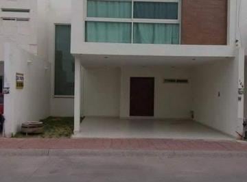 Casa de 3 habitaciones, León · Casa en Renta Jardines Santa Fe León, Gto. a 4 Minutos de La Ibero Cerca de Zonas Comerciales.